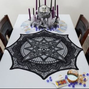 Gazing eye lace tablecloth